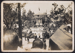 Photograph of reception in the square at Cáceres