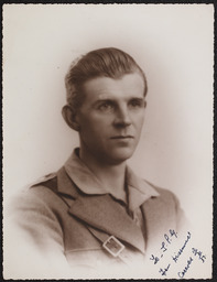 Studio portrait of Diarmuid [O’Sullivan] of Irish Brigade