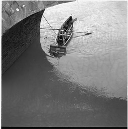 Rippen piano on water at Bunratty