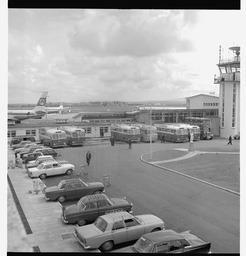 Busses in courtyard