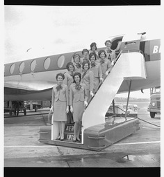 Australian Golden Girls arrive at Shannon