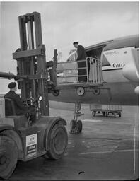 Loading Progress freight onto Irish jet (1)