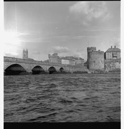 View of Limerick - Thomond Bridge and the Treaty Stone (2)