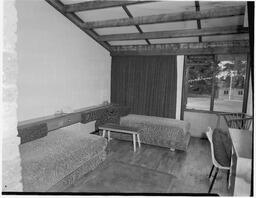 Shannon Shamrock Hotel at Bunratty - Interior of guest bedroom (3)