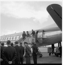 Princess Margaret and Tony Armstrong arrive at Shannon (1)