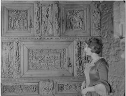 Helen at cabinet in Bunratty Castle (1)
