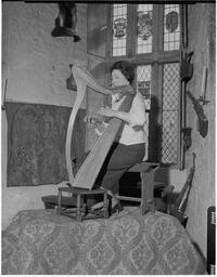 Harpist Fionnuala O'Sullivan at Bunratty