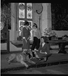 Tour guides with wolfhound in main hall (2)