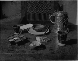 Bunratty Castle medieval banquet set up (3)