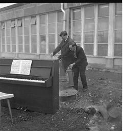 Rippen piano on fire at Bunratty (9)