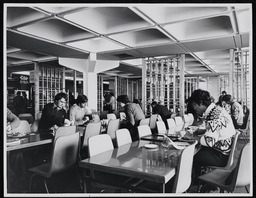 Students on campus in the early days of NIHE Limerick