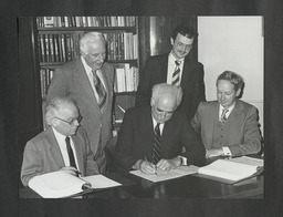 Signing of contract for the second construction phase of NIHE Limerick