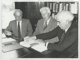 Signing of contract for the second construction phase of NIHE Limerick