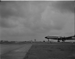 British Overseas Airway Corporation (BOAC) Jet landing