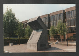 Sundial sculpture by Ken Thompson