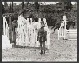 Jessica Chesney, Horseperson in Residence at the University of Limerick giving a master class to students