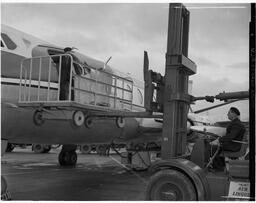 Loading Progress freight onto Irish Jet